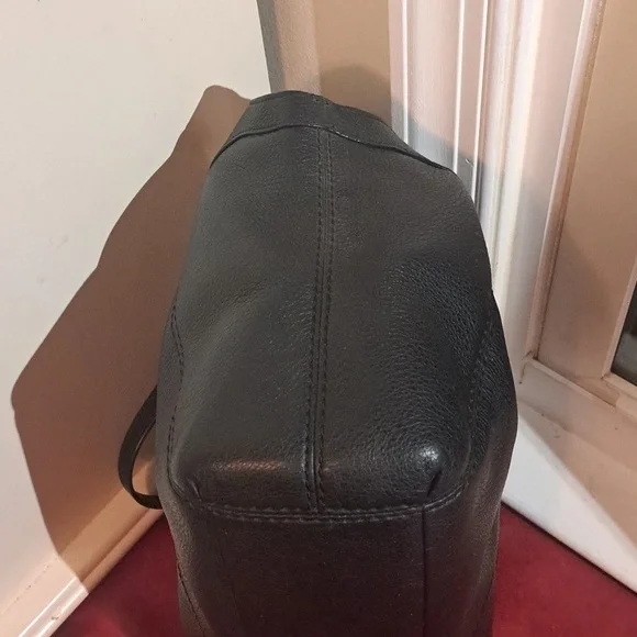 Coach Lexy Black Leather Shoulder Bag with Gold Hardware Excellent Condition
